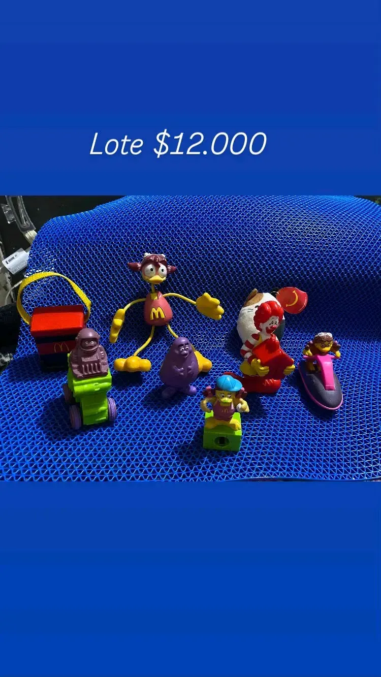 Lote de figuras coleccionables variadas - 5