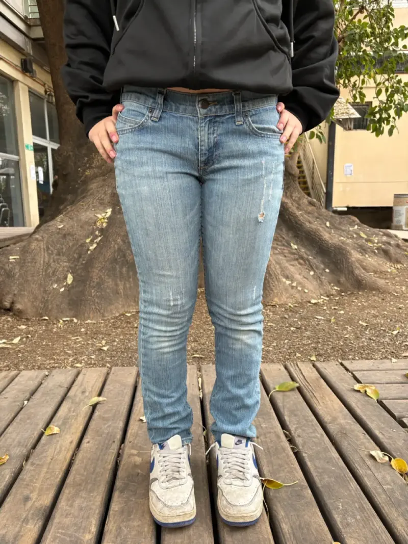 Jeans ajustados de mezclilla azul para mujer - 1
