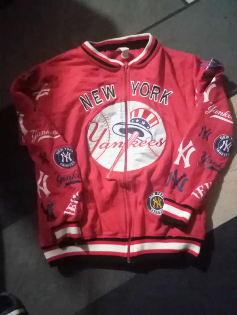 Chaqueta New York Yankees roja con logos