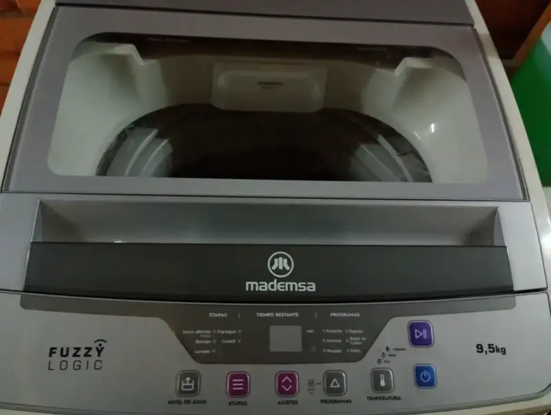 Lavadora Mademsa Fuzzy Logic 9.5kg en buen estado - 2