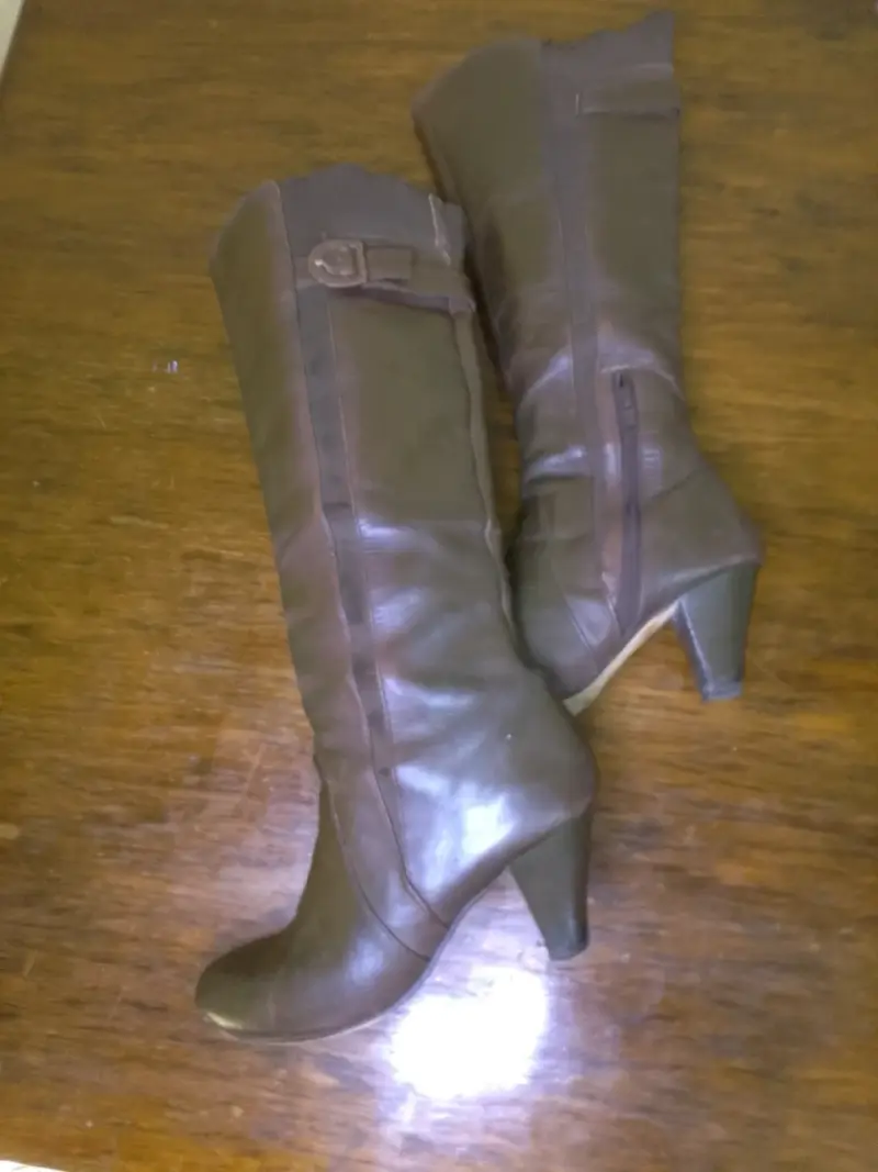 Botas de cuero marrón con tacón alto - 3