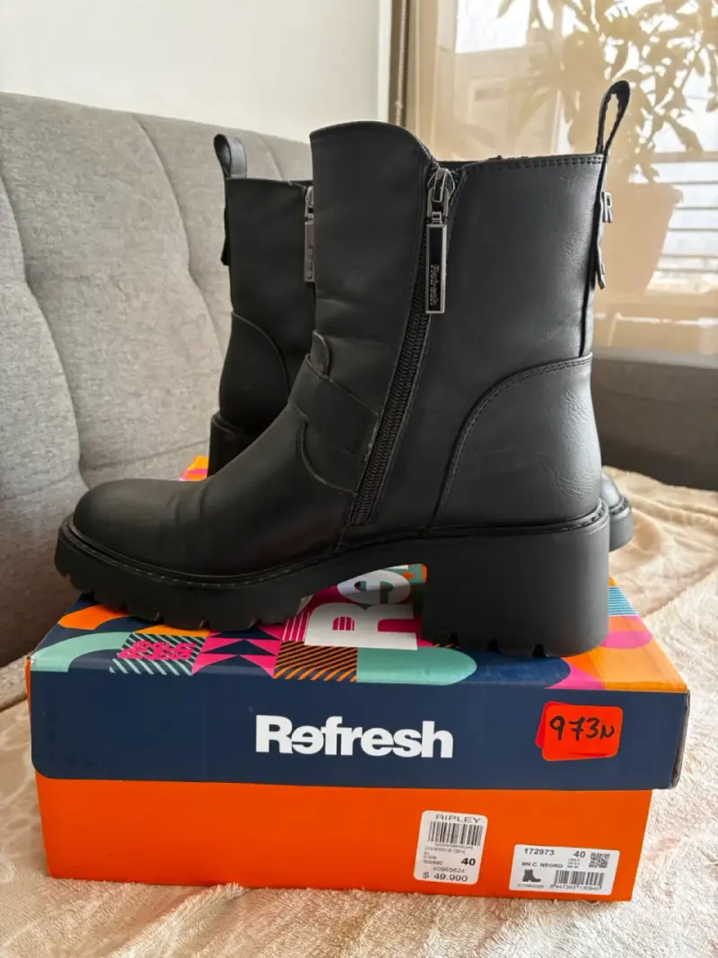 Botines de cuero negro Refresh con hebillas - 2