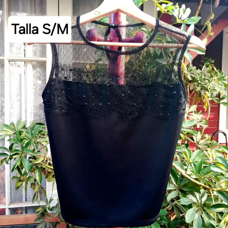Blusa negra con encaje talla S/M - 1