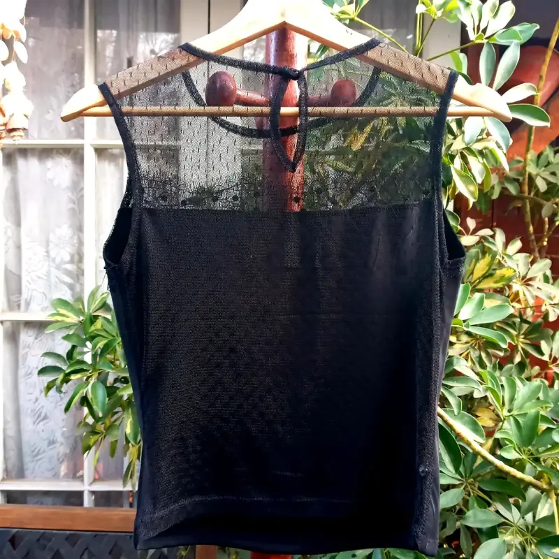 Blusa negra con encaje talla S/M - 2