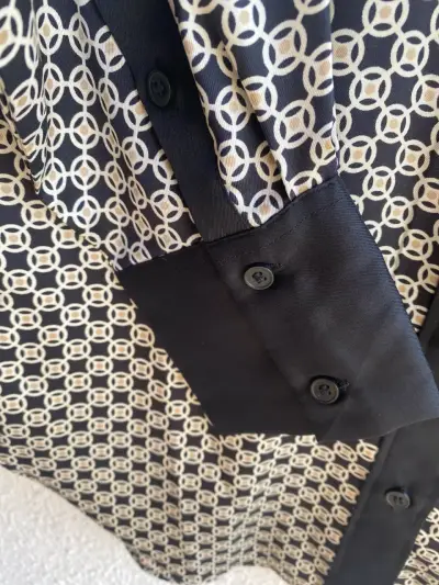 Camisa estampada de mujer H&M en blanco y negro - miniatura 3