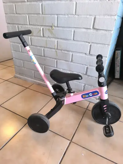 Triciclo infantil rosa Kid's Cool con pedales - miniatura 3
