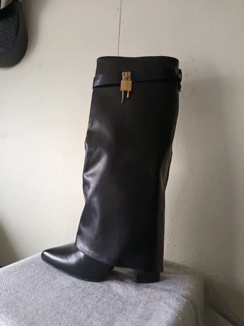 Botas negras de cuero con tacón alto - 3
