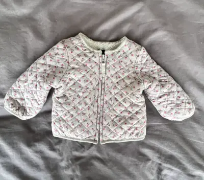 Chaqueta acolchada  6-9 meses con diseño floral - miniatura 1
