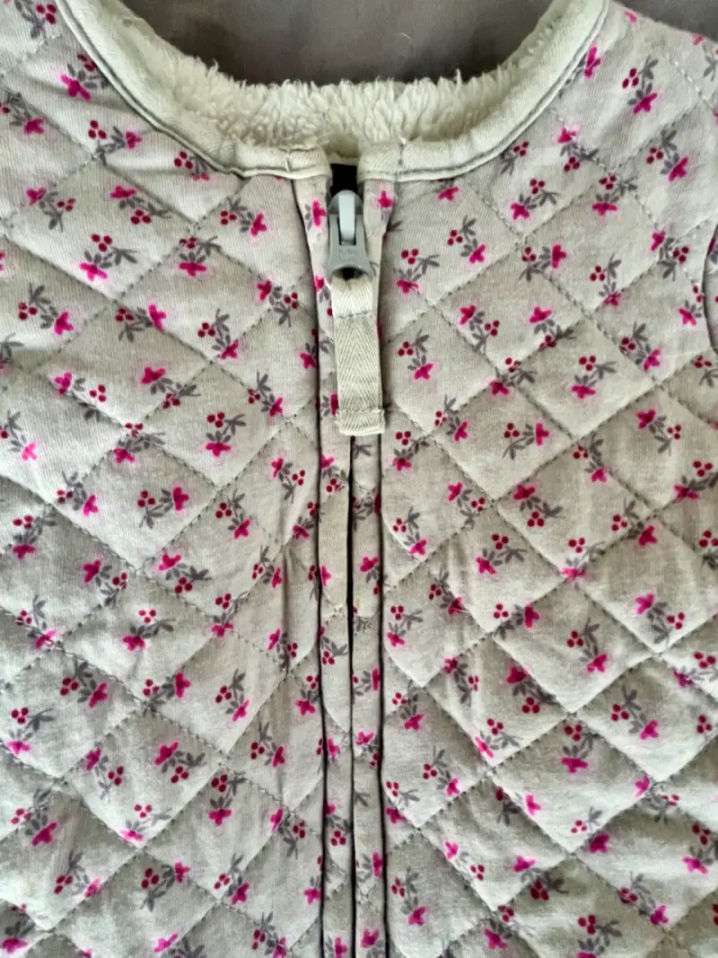 Chaqueta acolchada 6-9 meses con diseño floral - 2