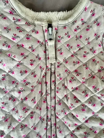 Chaqueta acolchada  6-9 meses con diseño floral - miniatura 2