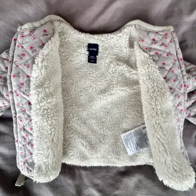 Chaqueta acolchada  6-9 meses con diseño floral - miniatura 4