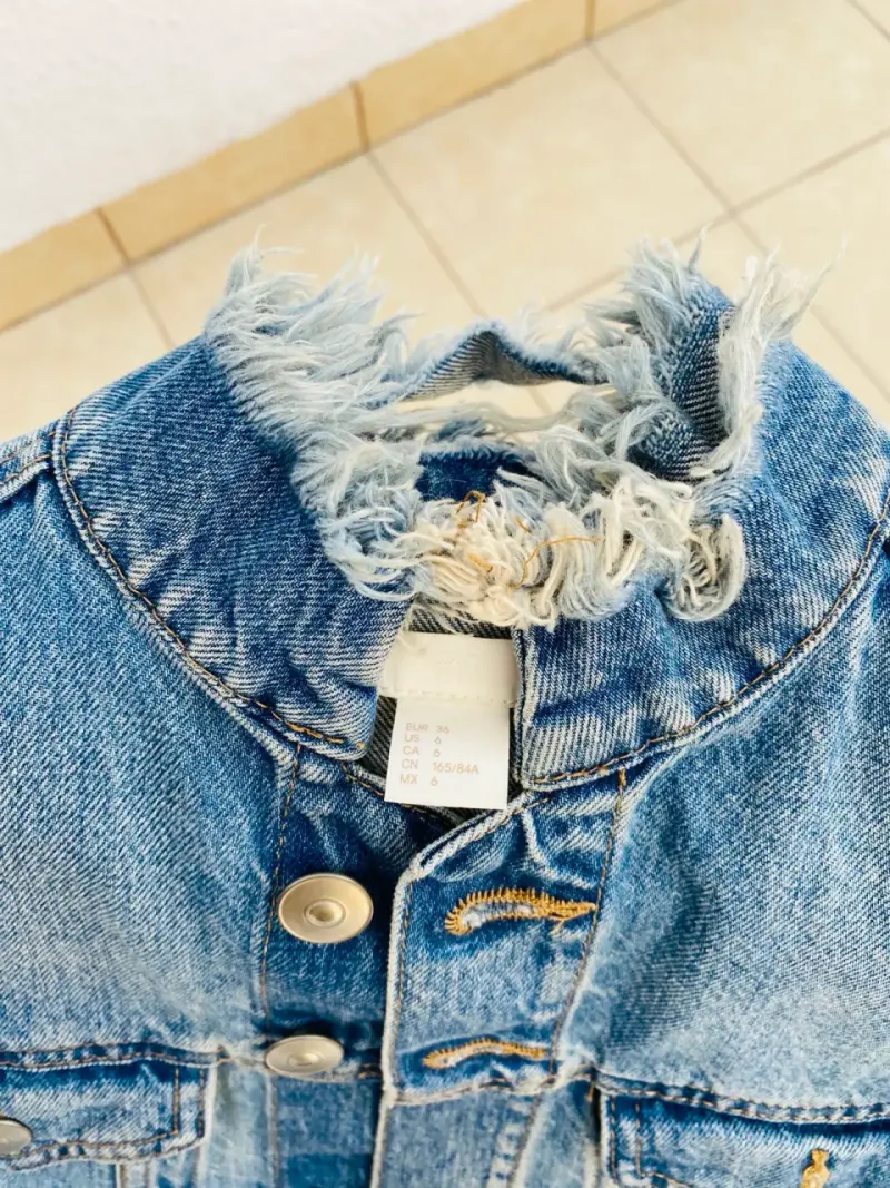 Chaqueta de mezclilla con cuello deshilachado - 3