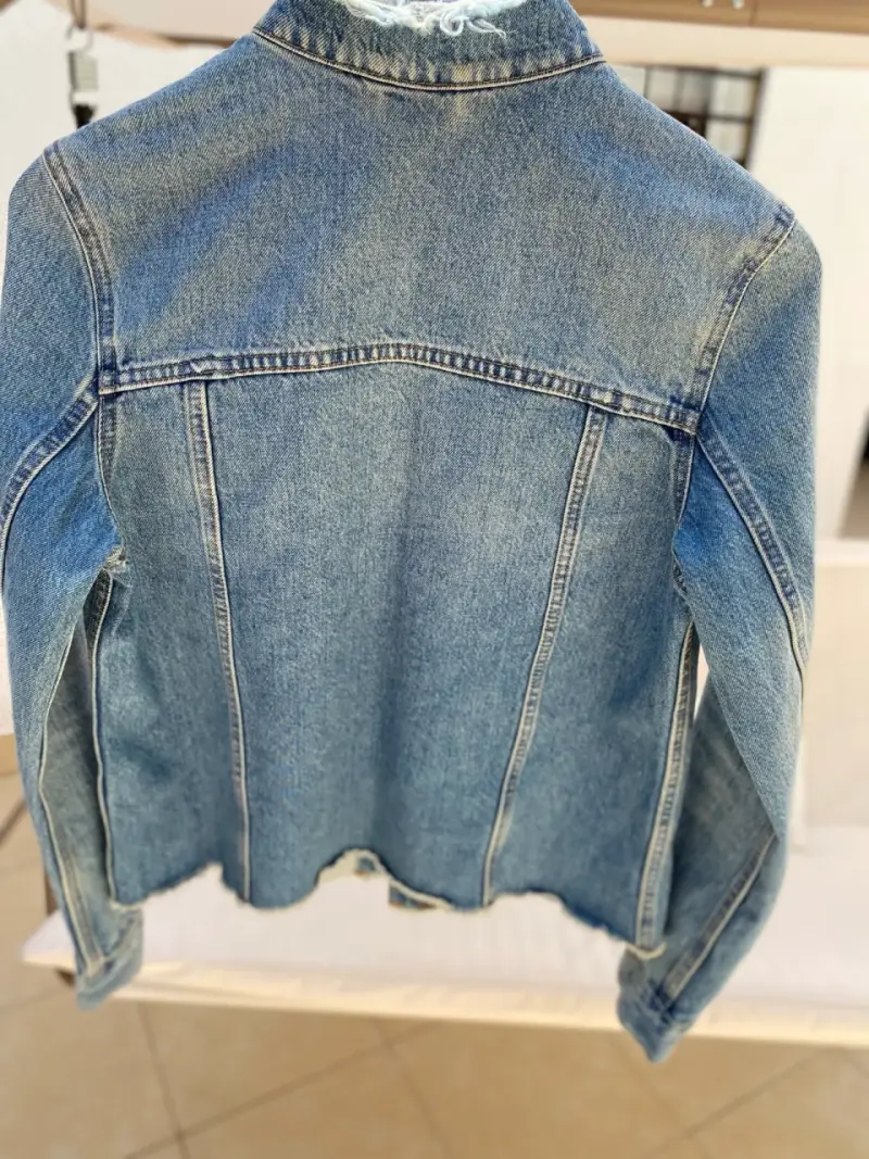 Chaqueta de mezclilla con cuello deshilachado - 5