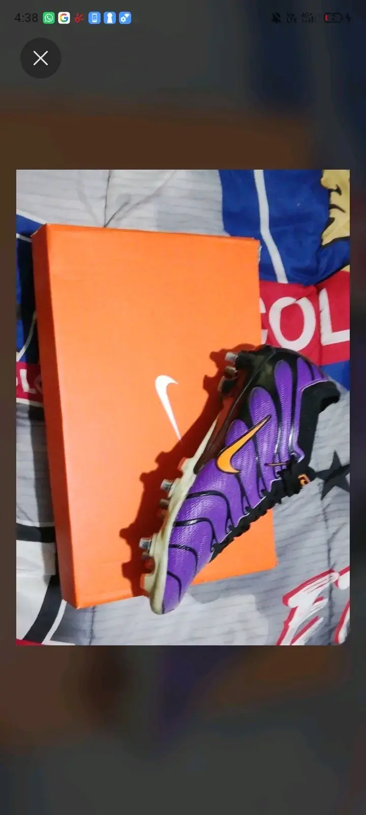 Botines de fútbol Nike TN morados con caja,