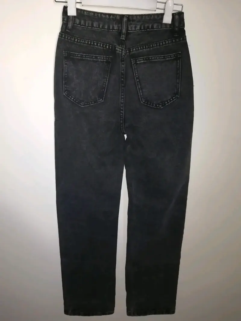 Jeans negros de mezclilla para mujer - 2