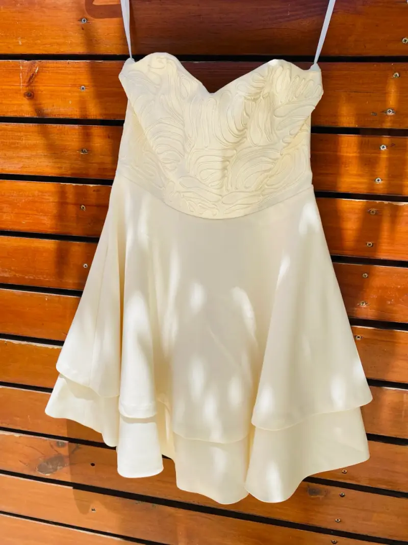 Vestido de fiesta blanco con diseño bordado - 3