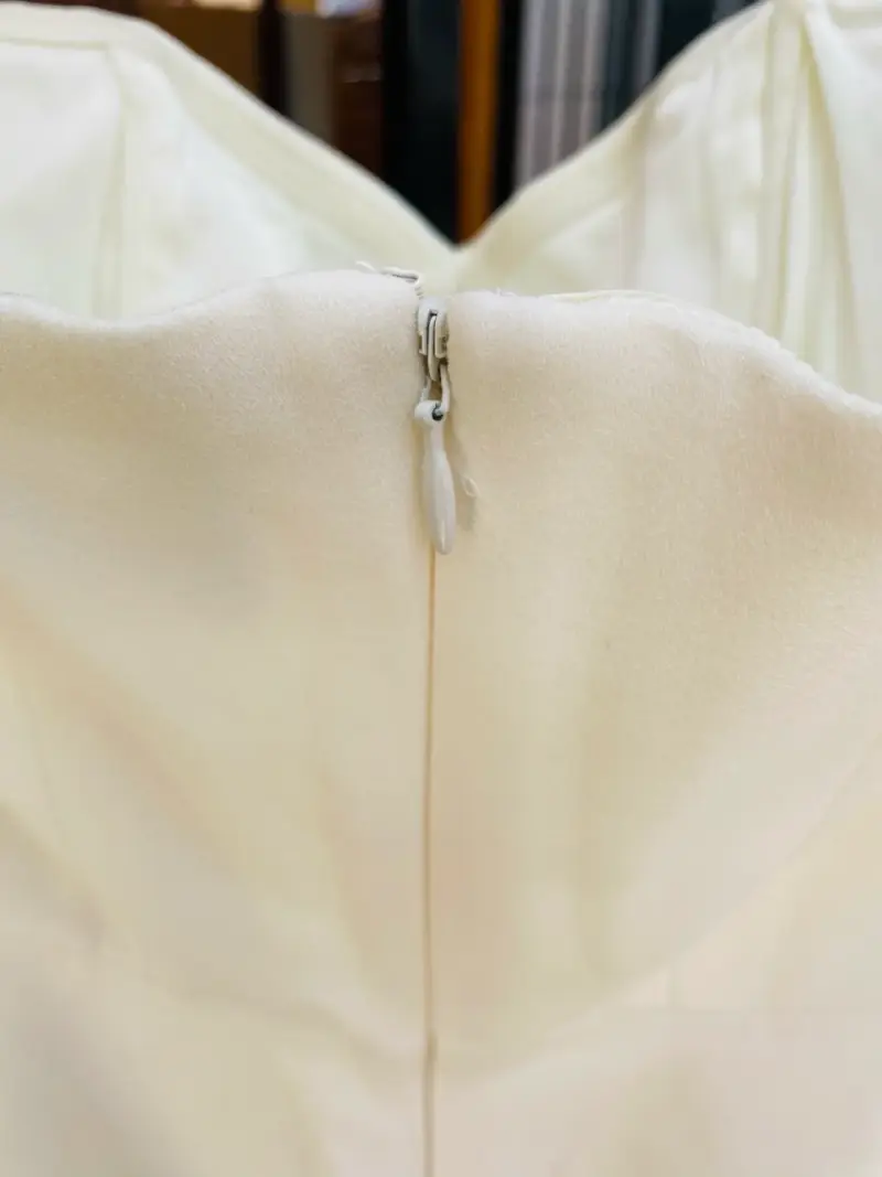 Vestido de fiesta blanco con diseño bordado - 4