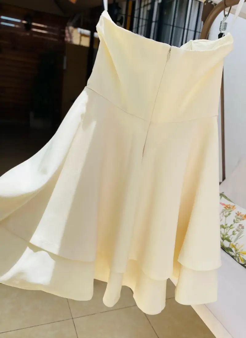 Vestido de fiesta blanco con diseño bordado - 5
