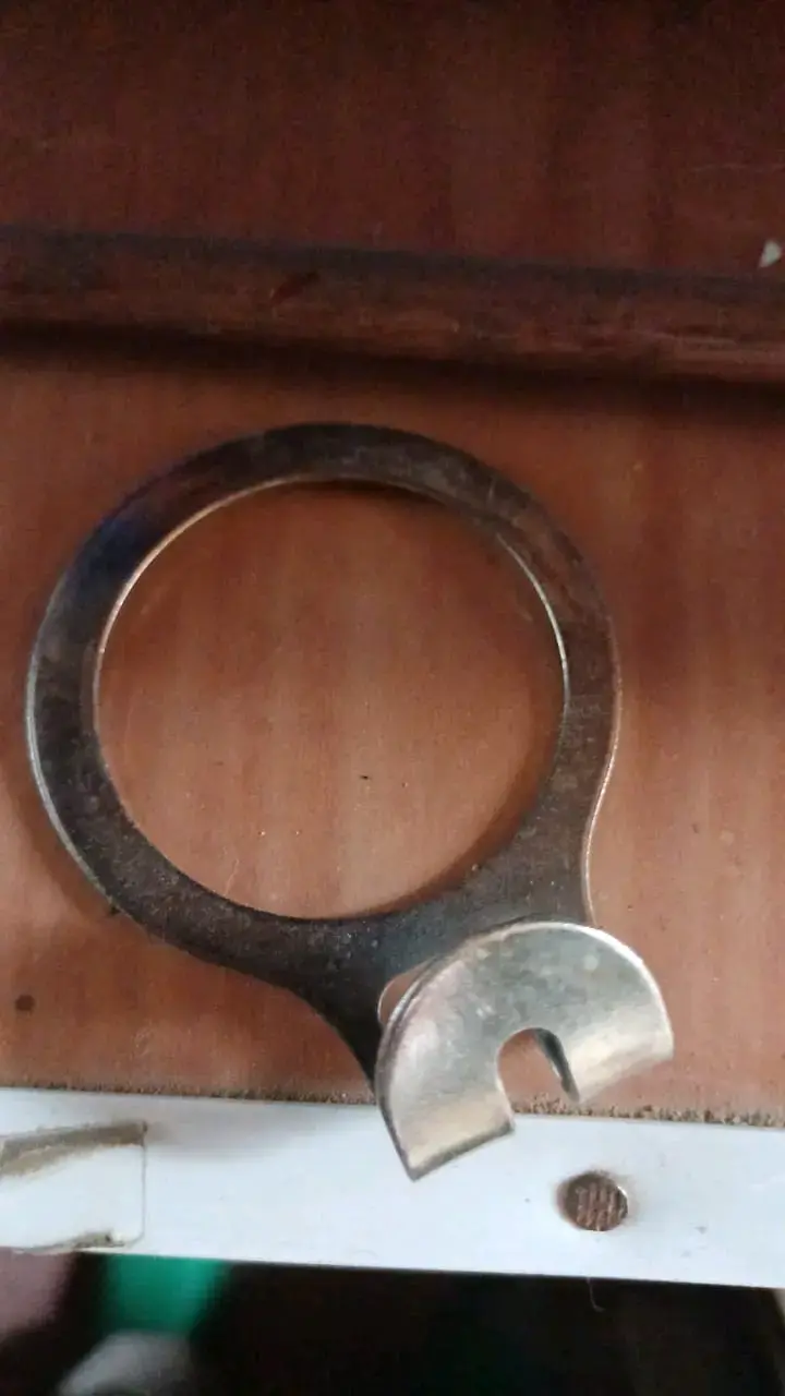 Ganchos de ropa de madera con anillas metálicas - 3