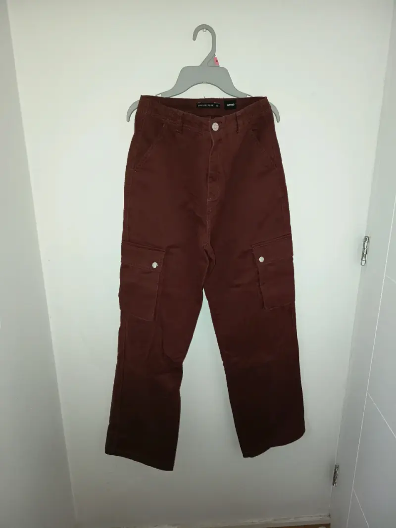Pantalones cargo Burdeo oscuro - 1