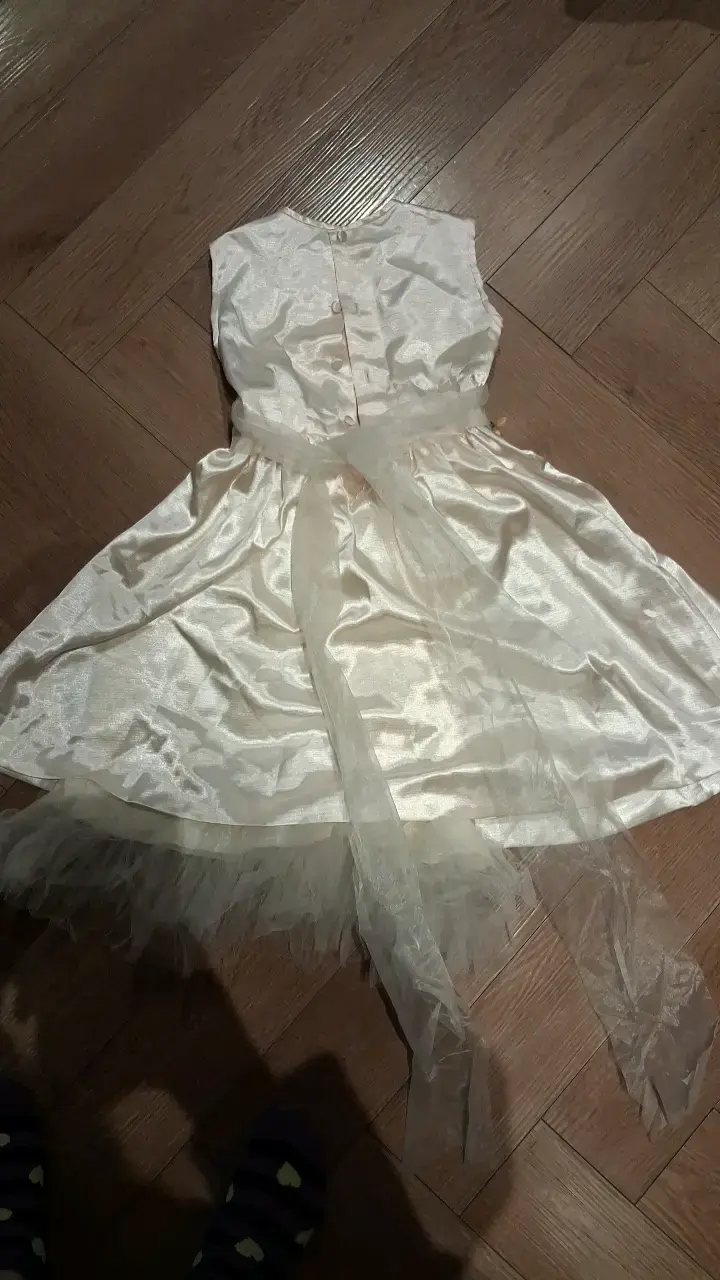 Vestido de niña crema con cinturón de flores - 2