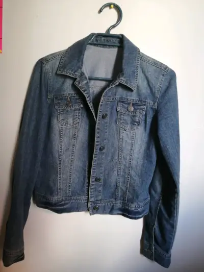 Chaqueta de mezclilla para mujer - miniatura 1