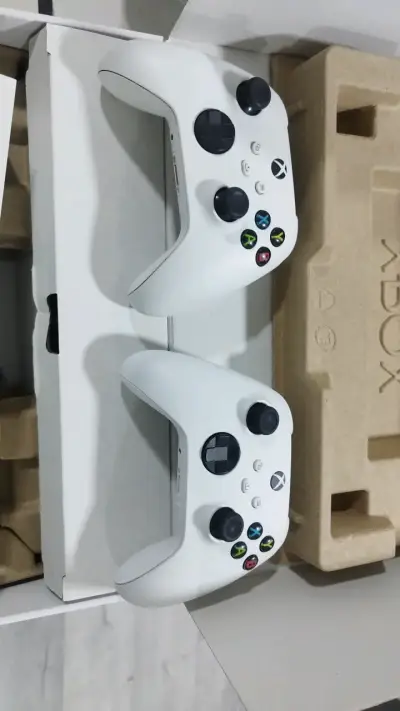 Consola Xbox Series S con dos controles - miniatura 2