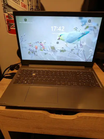 Laptop Lenovo idepad 3 - miniatura 1
