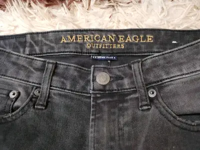 Jeans American Eagle Slim Taper Negro Desgastado - miniatura 2