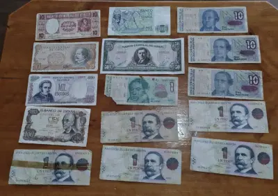 Lote de billetes antiguos de Chile, España y Argentina - miniatura 1