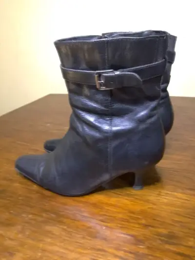 Botines de cuero negro con tacón para mujer - miniatura 2