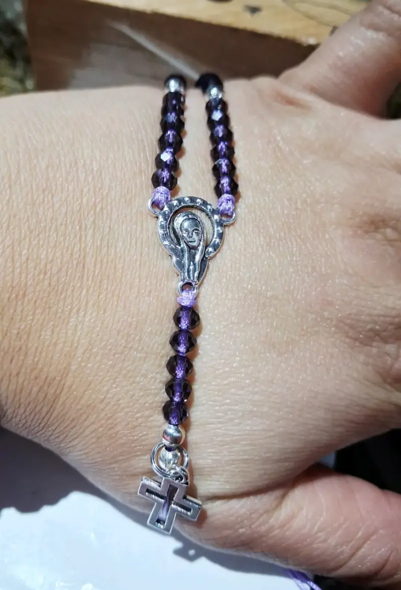 Pulsera Rosario con Cristales Morados - 2