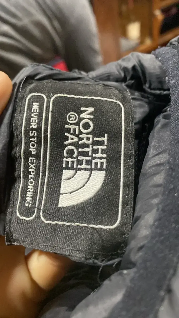Chaqueta negra The North Face con capucha - 2