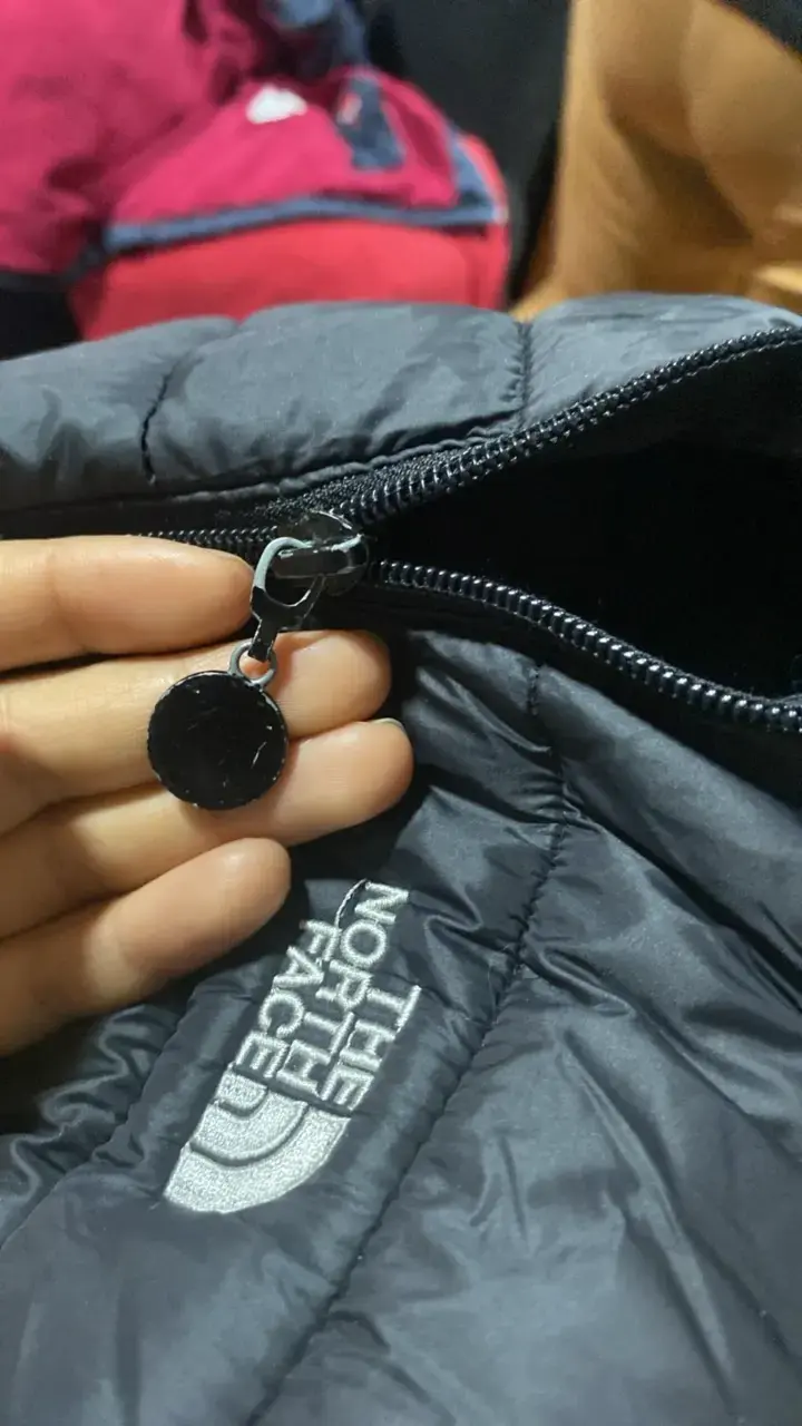 Chaqueta negra The North Face con capucha - 3