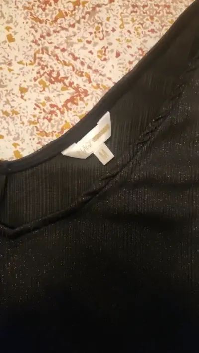Polera sin mangas negra con brillo talla M - miniatura 2