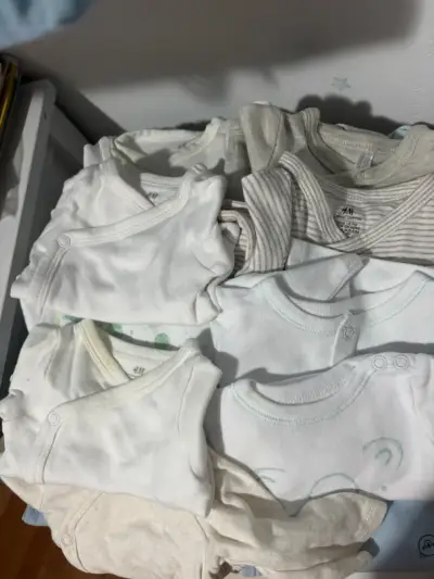 Lote de ropa de bebé distintas marcas - miniatura 1