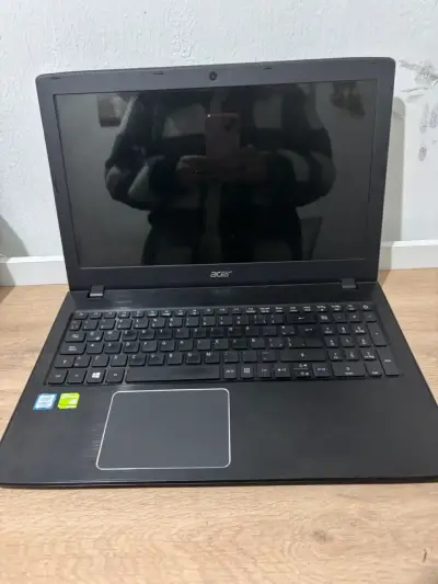 Laptop Acer con Intel Core i5 y NVIDIA GeForce - miniatura 1