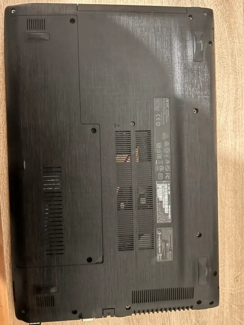 Laptop Acer con Intel Core i5 y NVIDIA GeForce - 3