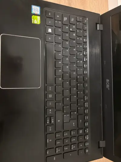 Laptop Acer con Intel Core i5 y NVIDIA GeForce - miniatura 4