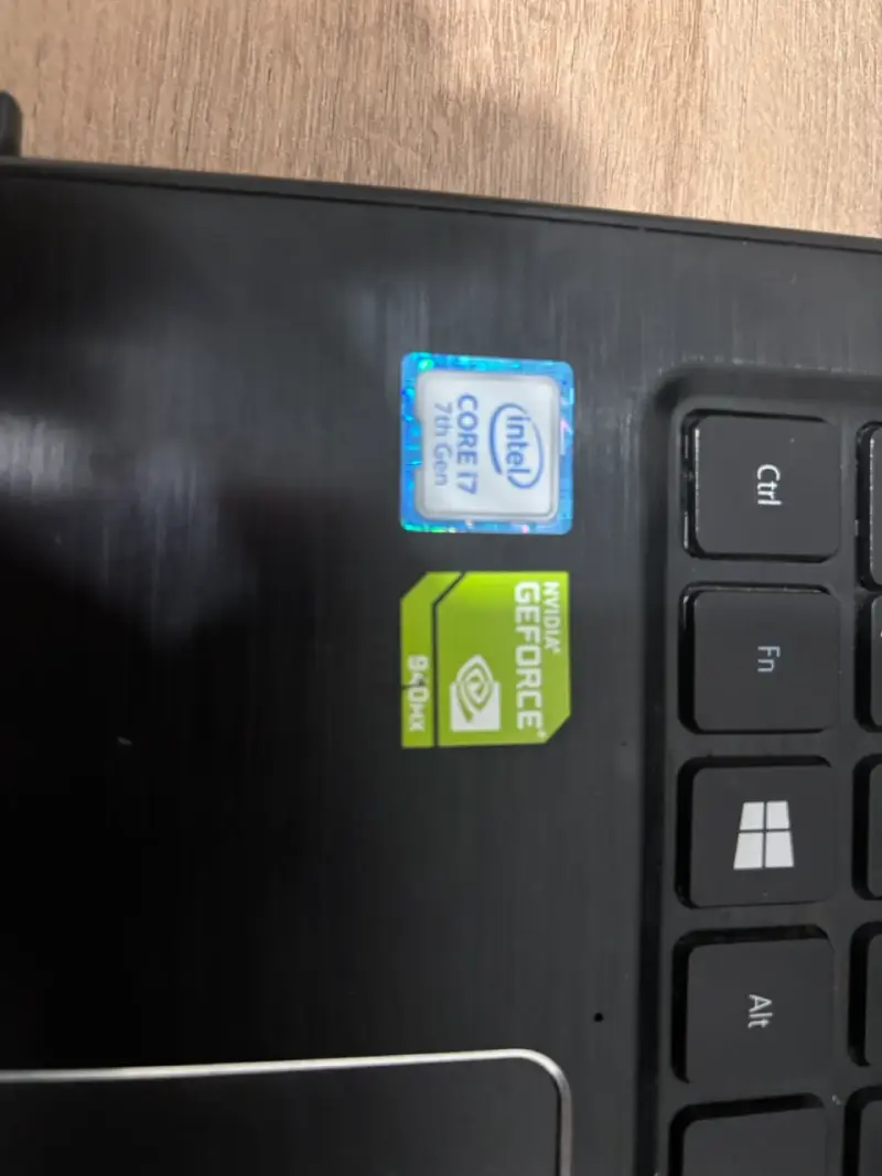 Laptop Acer con Intel Core i5 y NVIDIA GeForce - 5