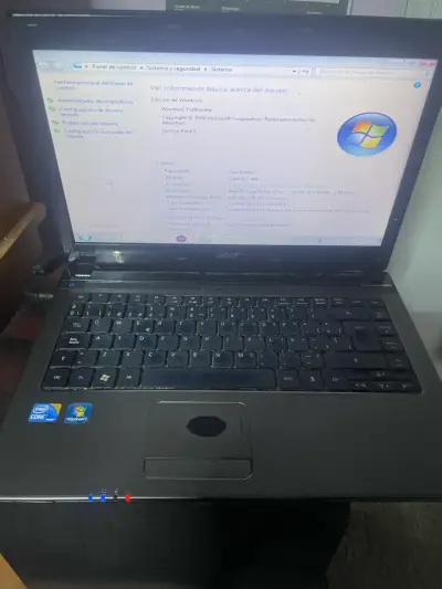 Laptop Acer con Intel Core i3 y Windows 7 - miniatura 1