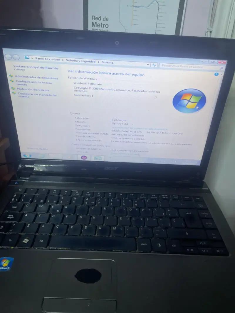 Laptop Acer con Intel Core i3 y Windows 7 - 4