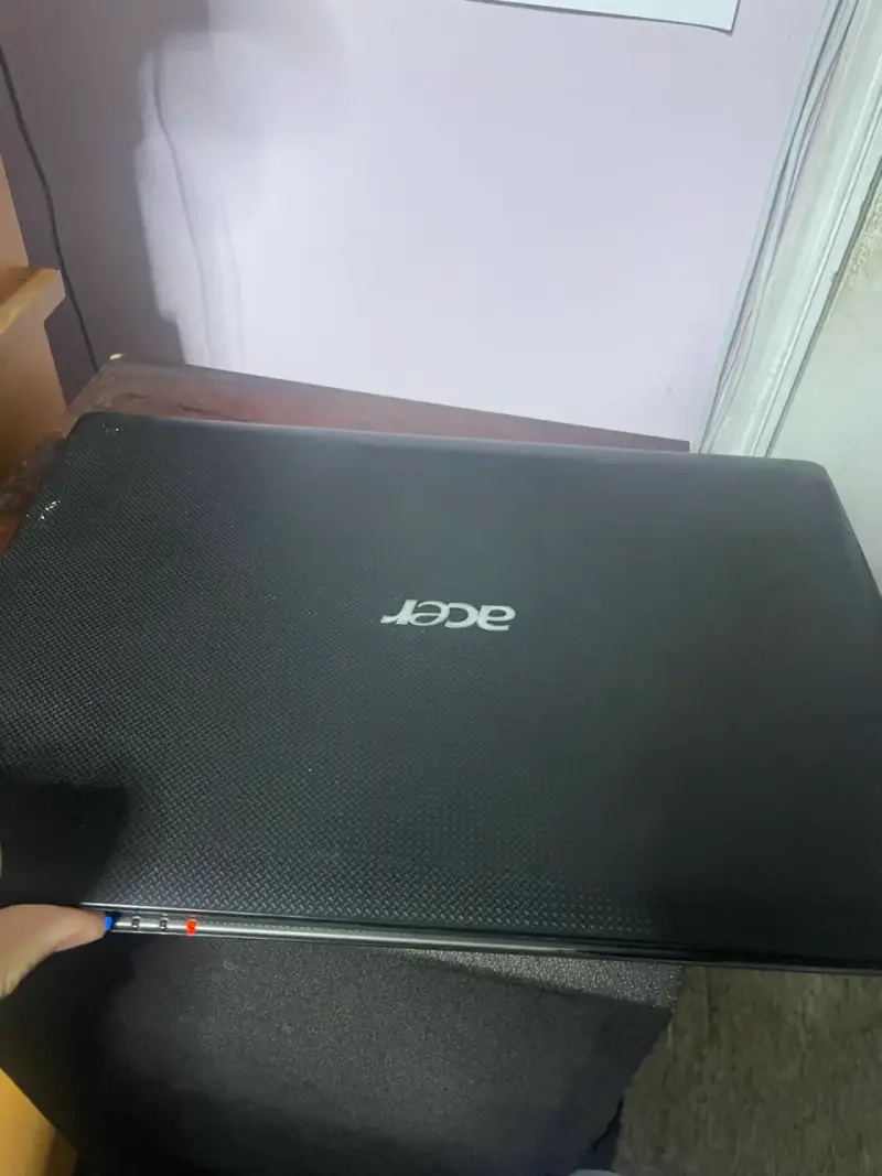 Laptop Acer con Intel Core i3 y Windows 7 - 5