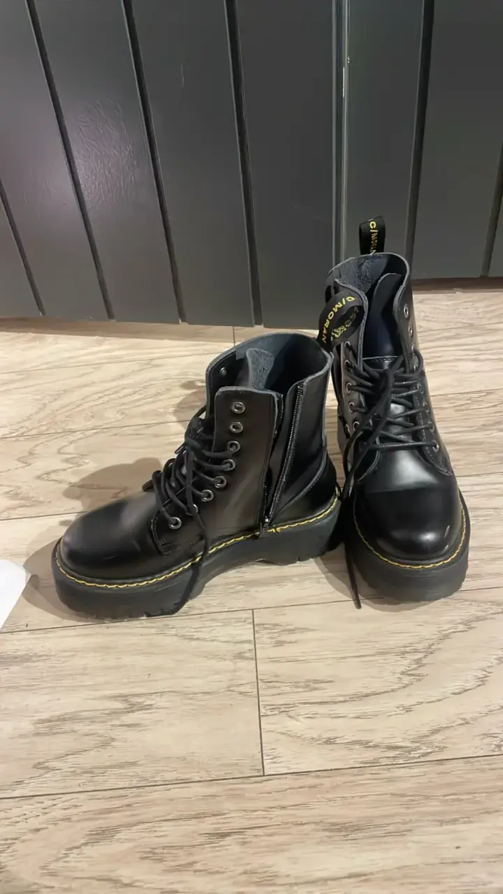 Botas negras de cuero estilo militar - 2