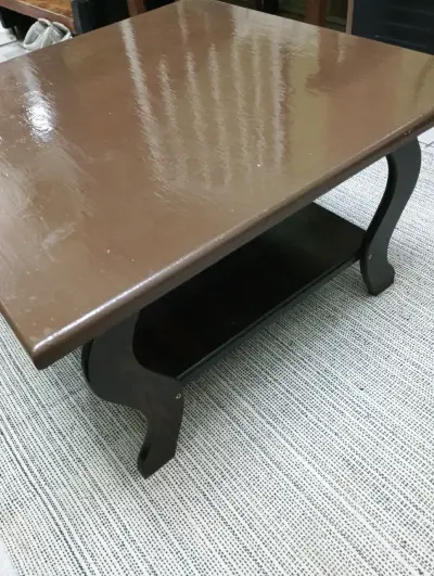 Mesa de centro de madera barnizada - miniatura 1