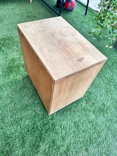 Mesa de noche de madera con cajones.52x34x50 - miniatura 1