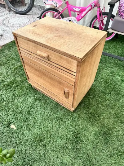 Mesa de noche de madera con cajones.52x34x50 - miniatura 3