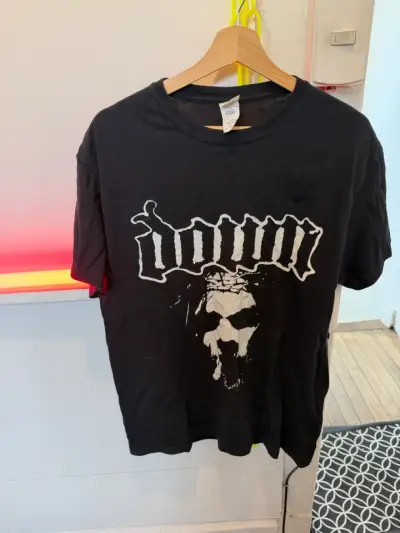 Polera negra con diseño de calavera Down - miniatura 1