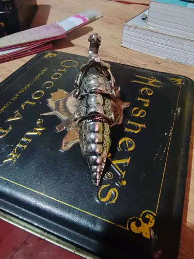 Escultura decorativa de escorpión metálico - miniatura 3