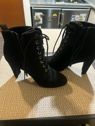 Botines de tacón alto negros cordones - miniatura 1